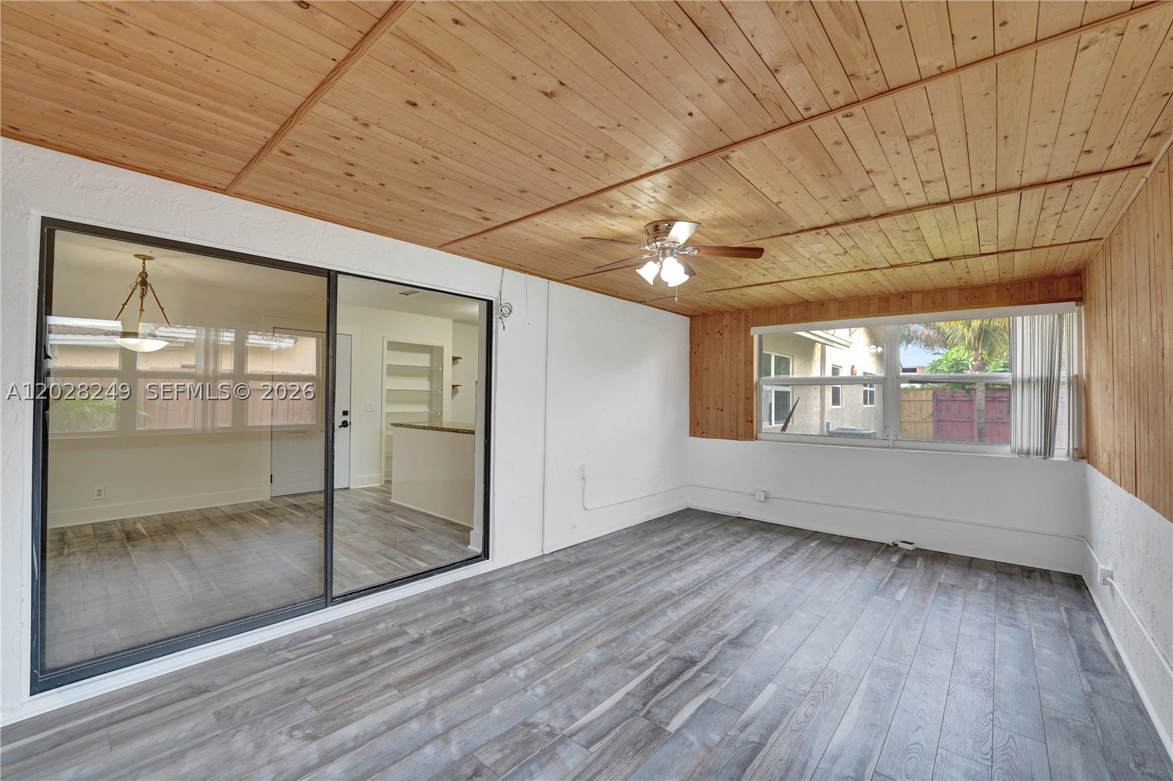 HOLLYWOOD CENTER AMEN PLA - Residential