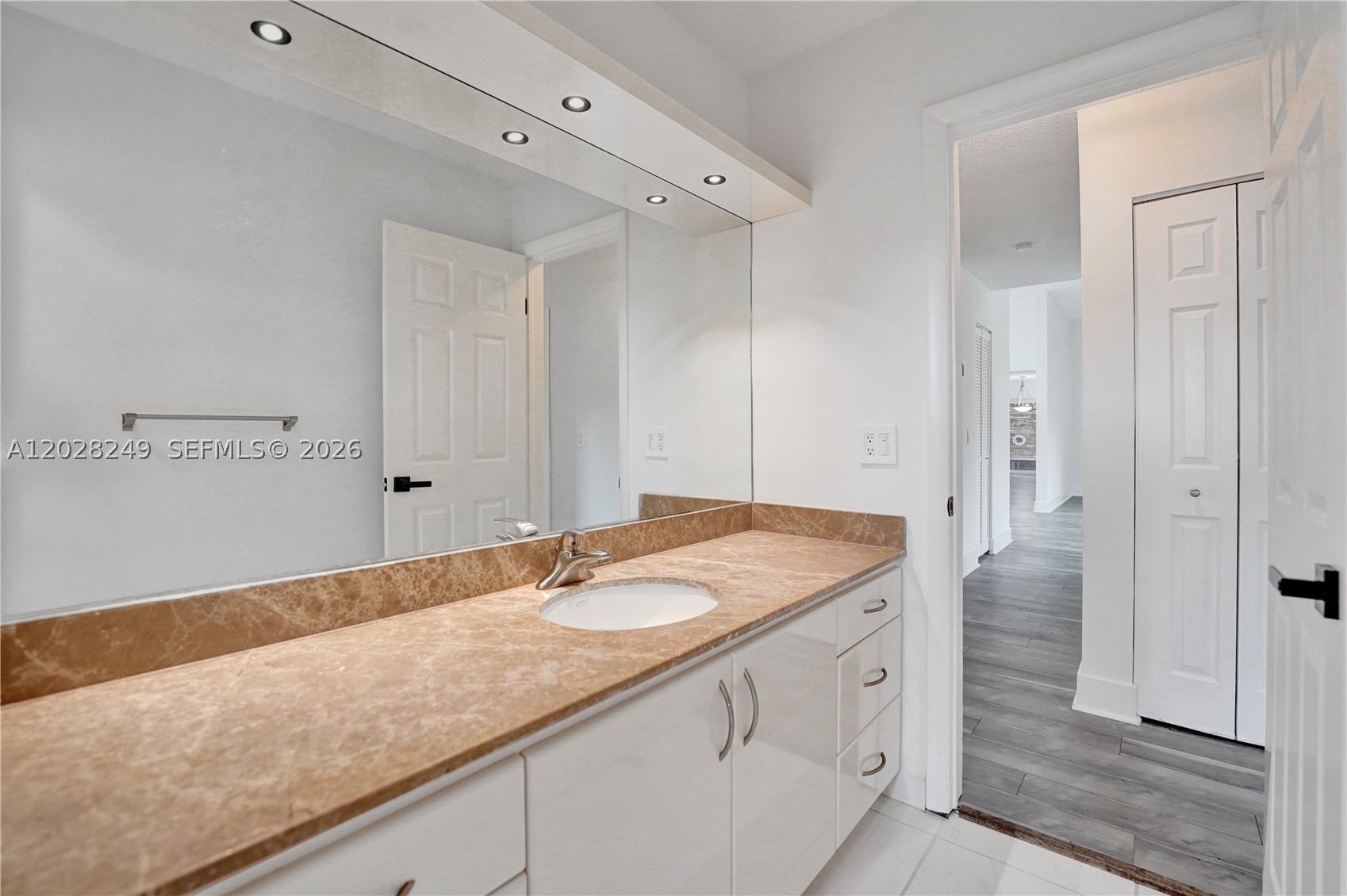 HOLLYWOOD CENTER AMEN PLA - Residential