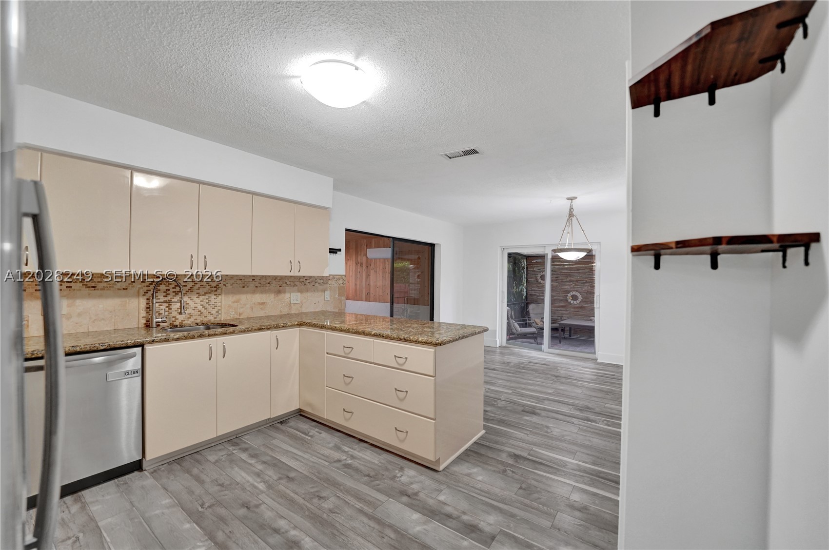 HOLLYWOOD CENTER AMEN PLA - Residential