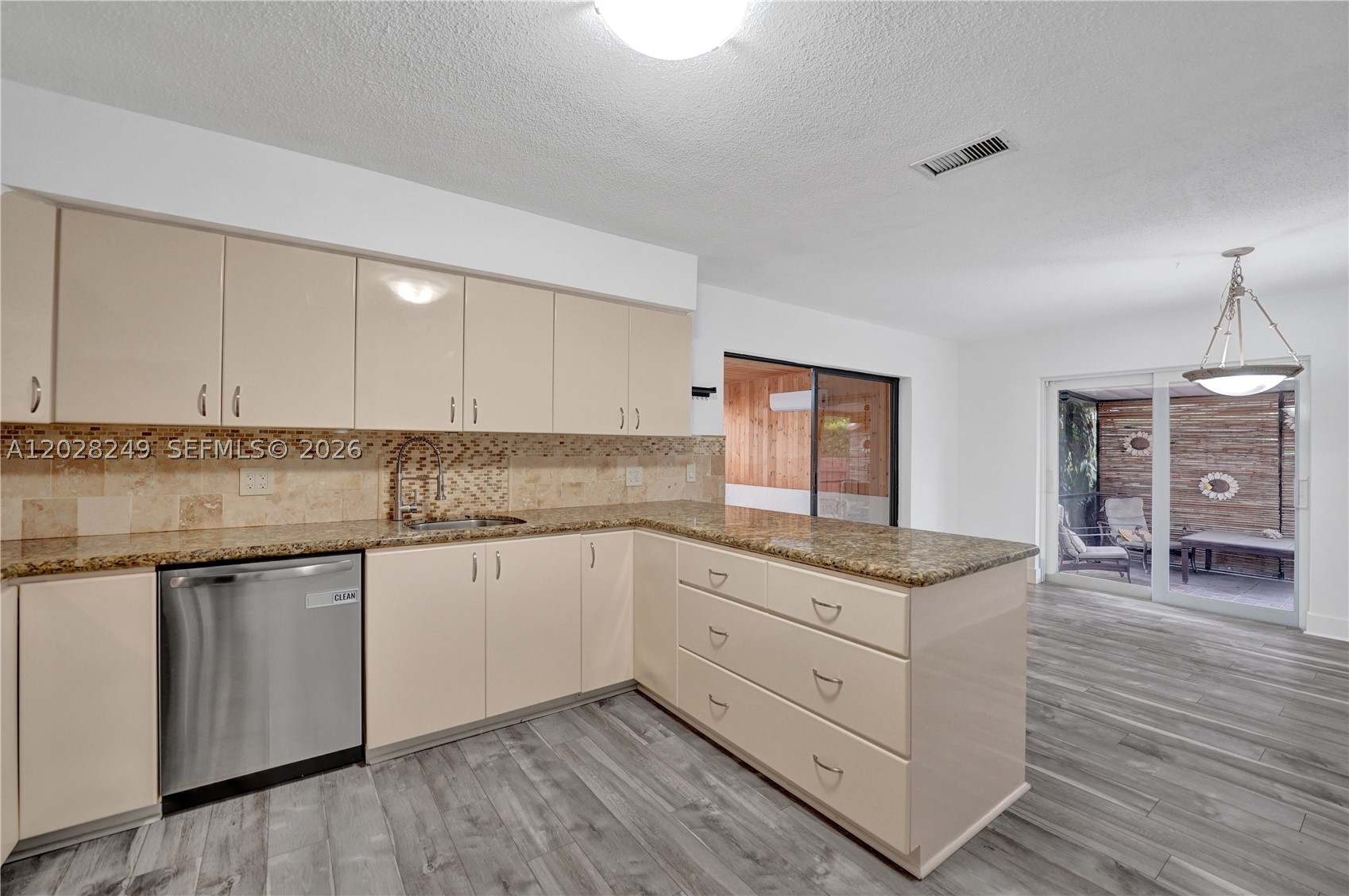 HOLLYWOOD CENTER AMEN PLA - Residential