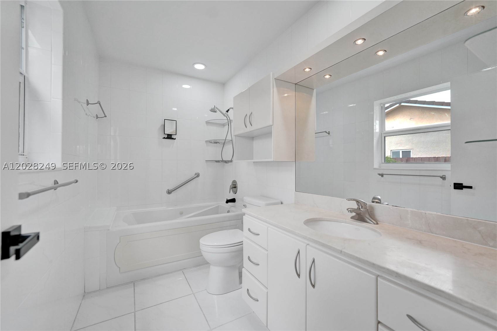 HOLLYWOOD CENTER AMEN PLA - Residential