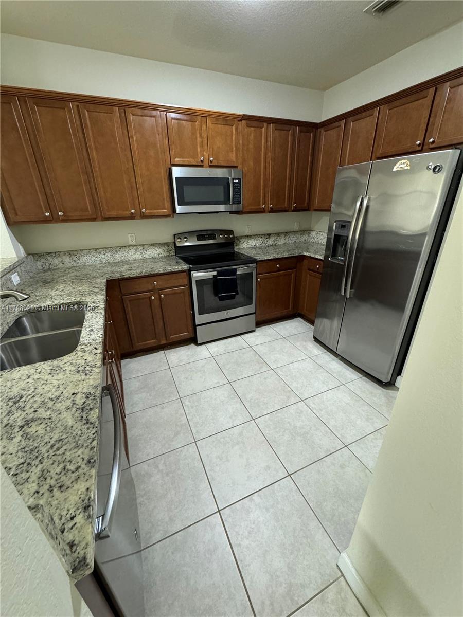 ADAGIO AT CENTRAL PARK CO - Residential Lease