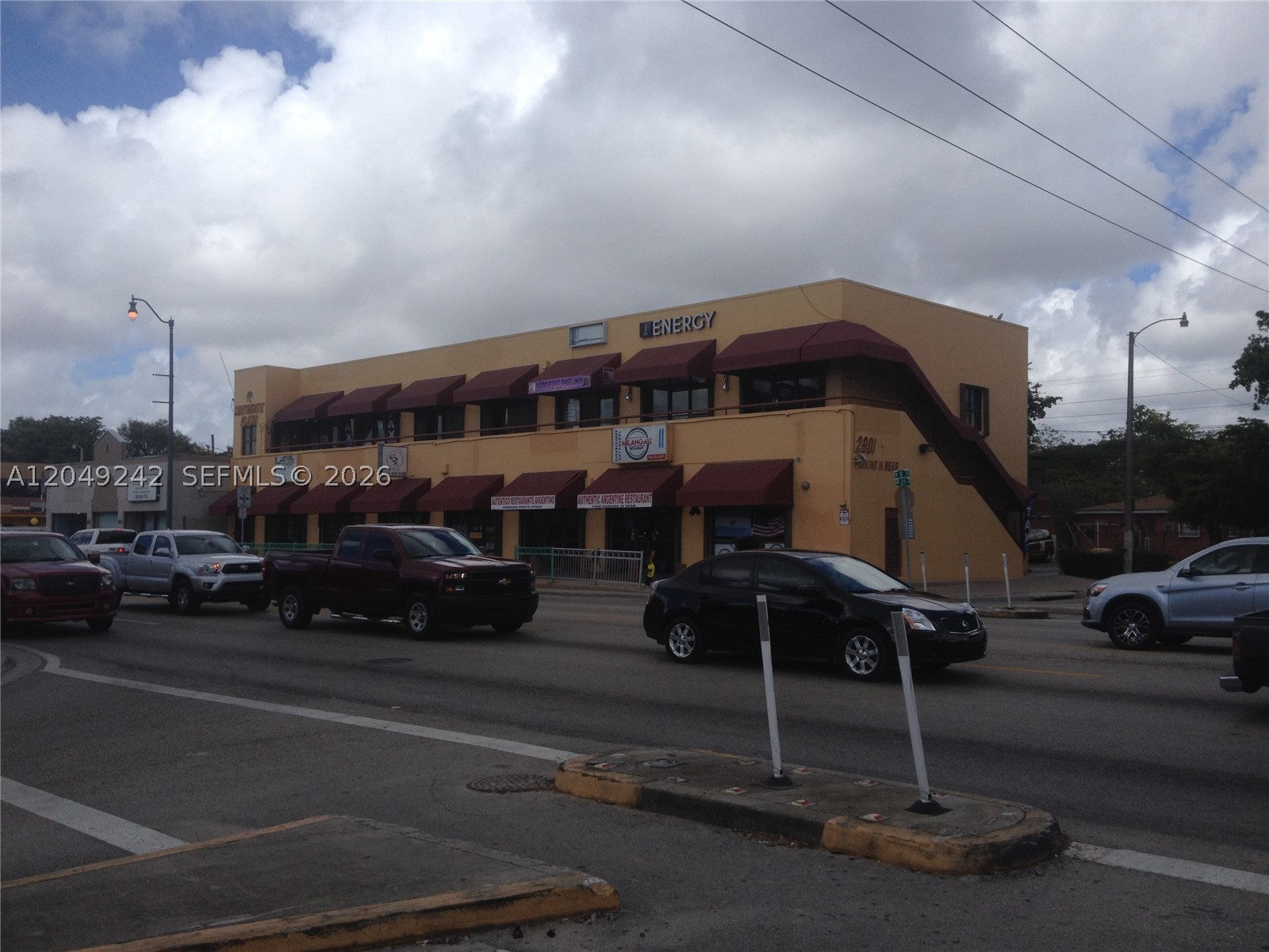 Store - office  for Rent – Comfortable in Great Location!Located in a desirable neighborhood, in 8 street close to mayors restaurants , college and great acces visibility. Unit is on first floor