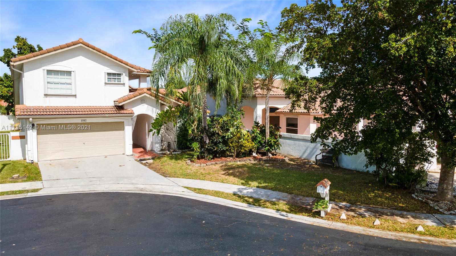 HOLIDAY SPRINGS EAST - Residential