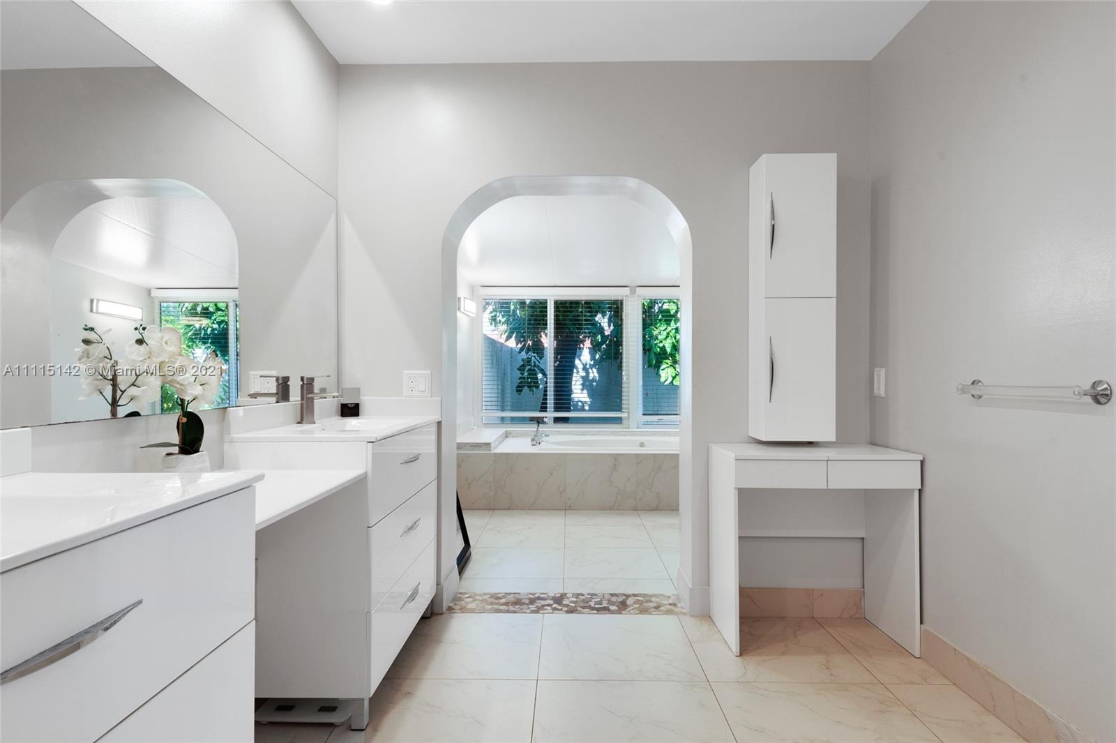 HOLIDAY SPRINGS EAST - Residential
