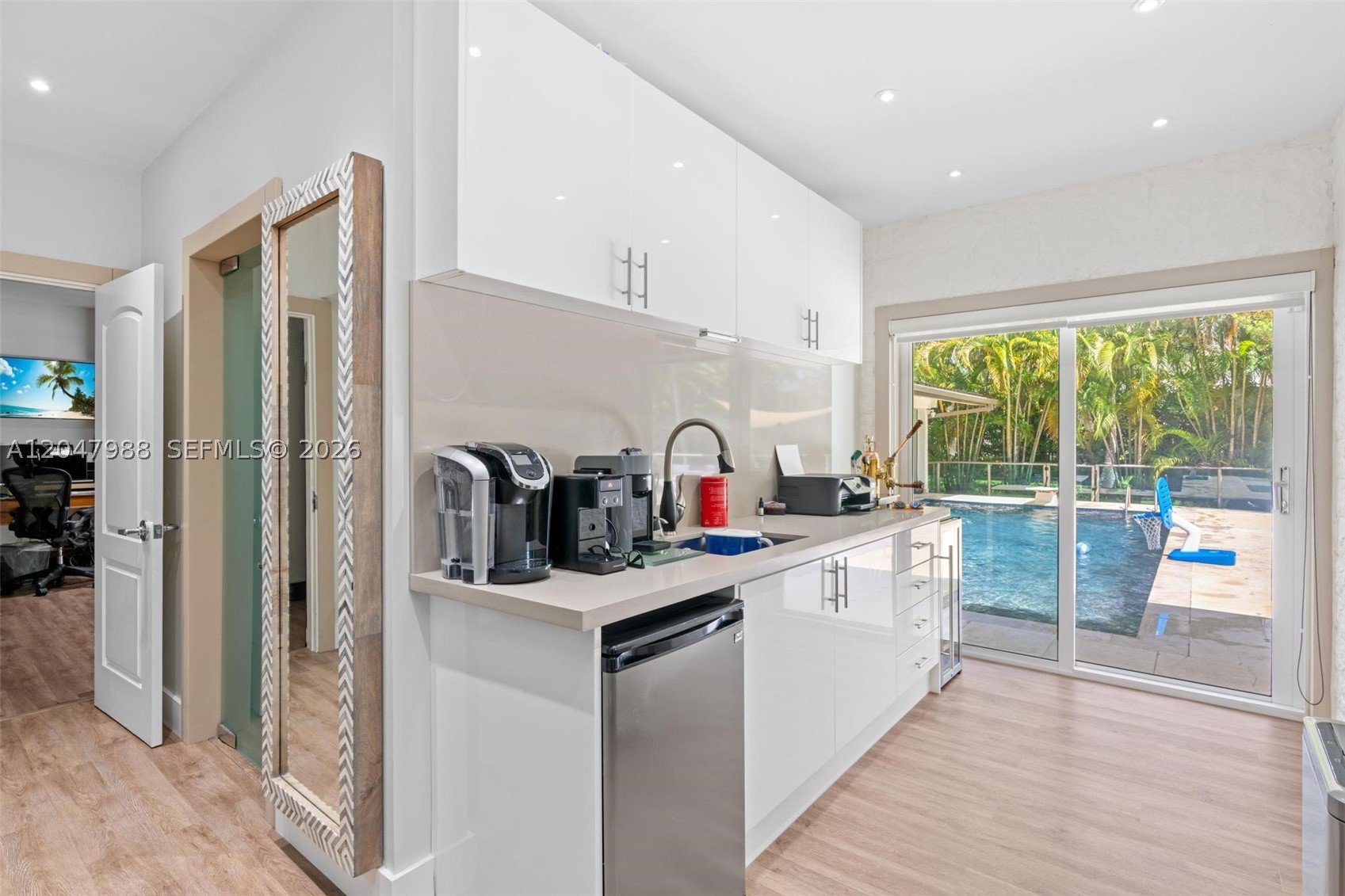 TOWN & COUNTRY ESTATES - Residential Lease