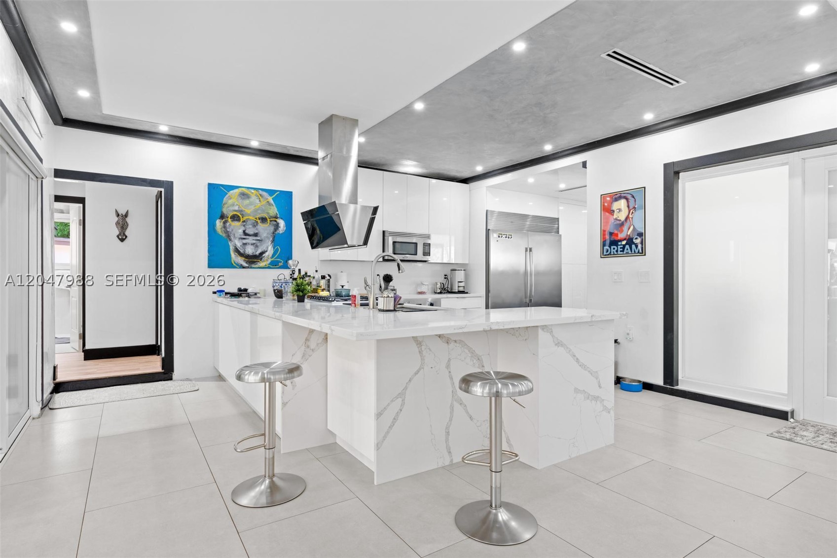 TOWN & COUNTRY ESTATES - Residential Lease