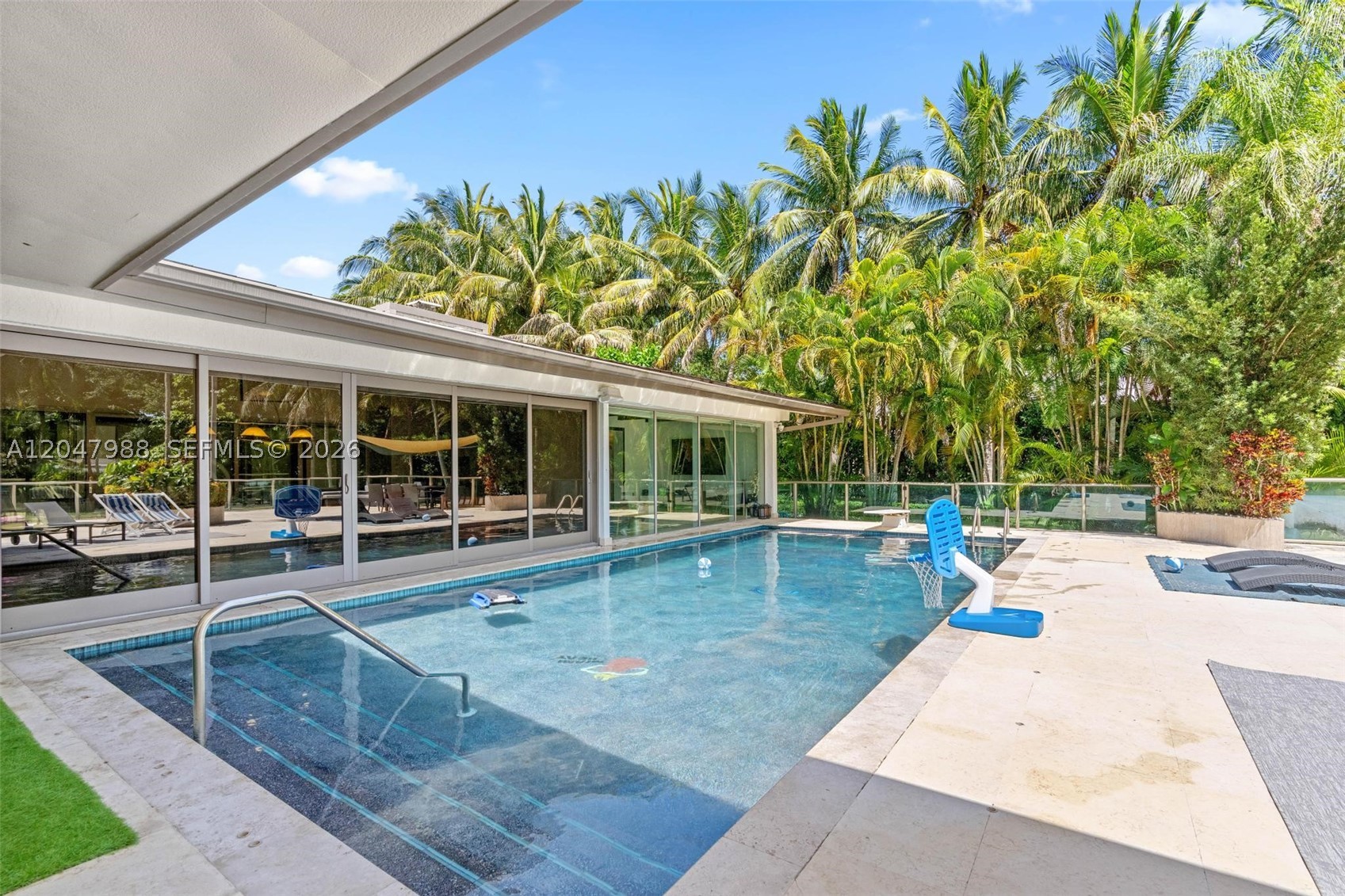 TOWN & COUNTRY ESTATES - Residential Lease