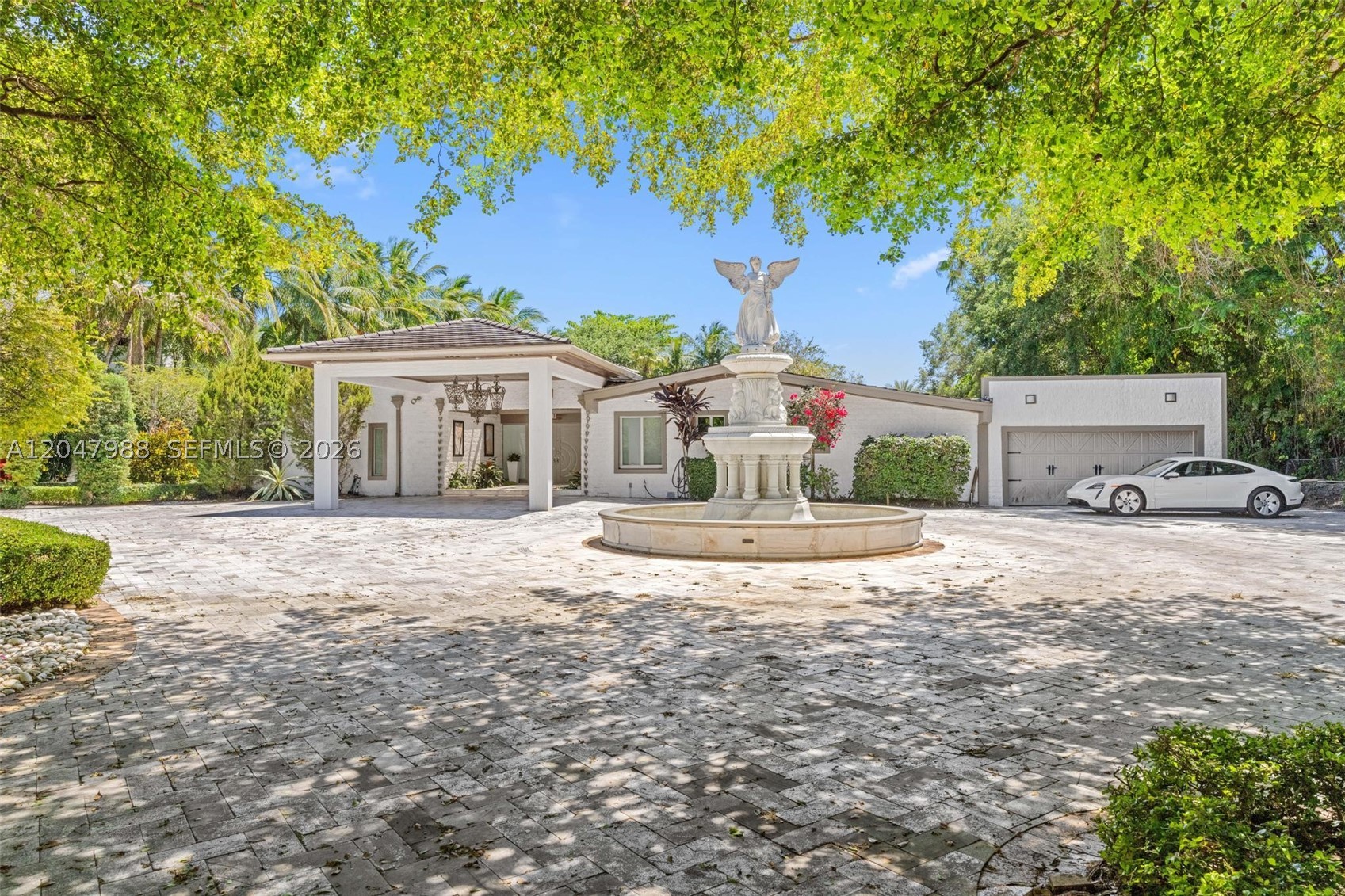 TOWN & COUNTRY ESTATES - Residential Lease