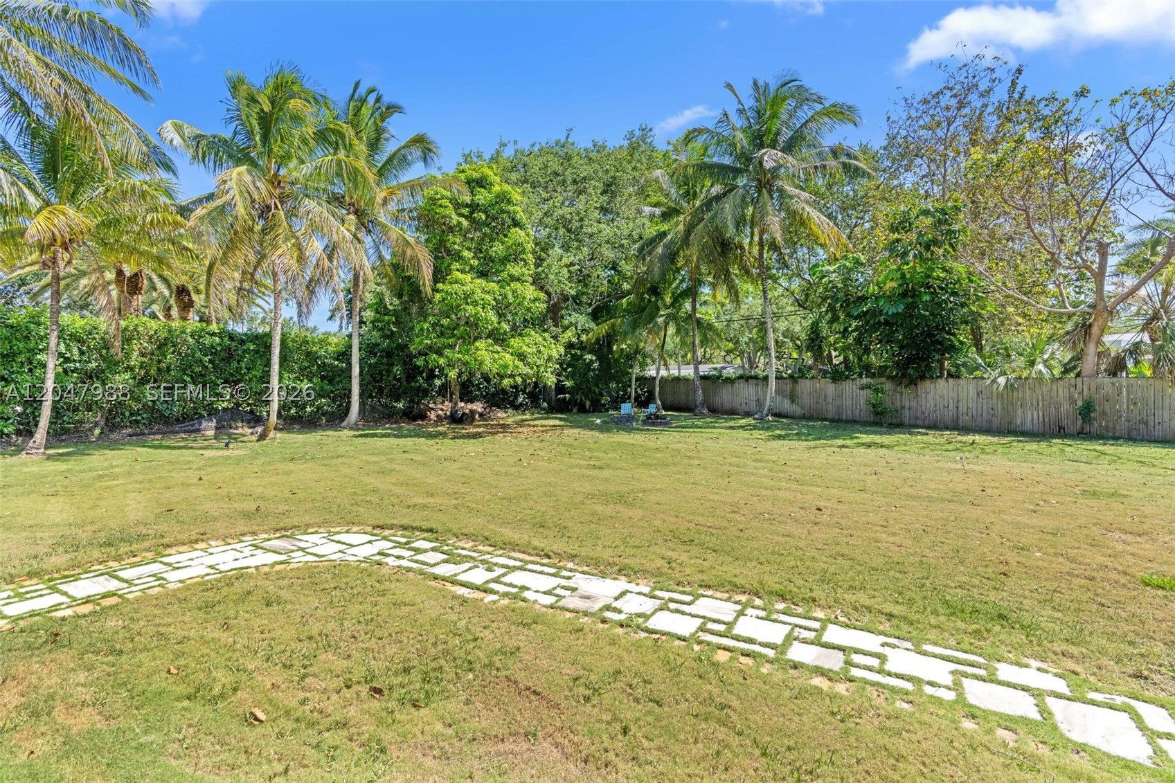 TOWN & COUNTRY ESTATES - Residential Lease
