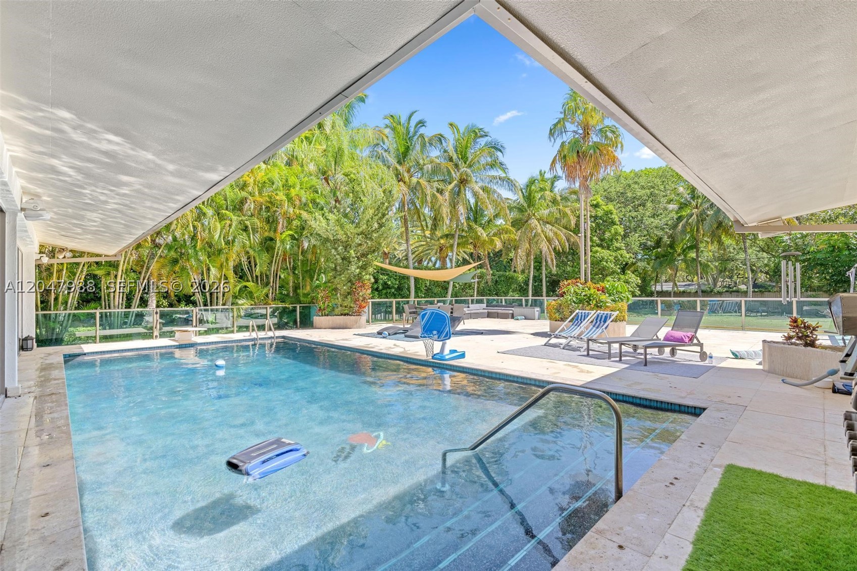 TOWN & COUNTRY ESTATES - Residential Lease