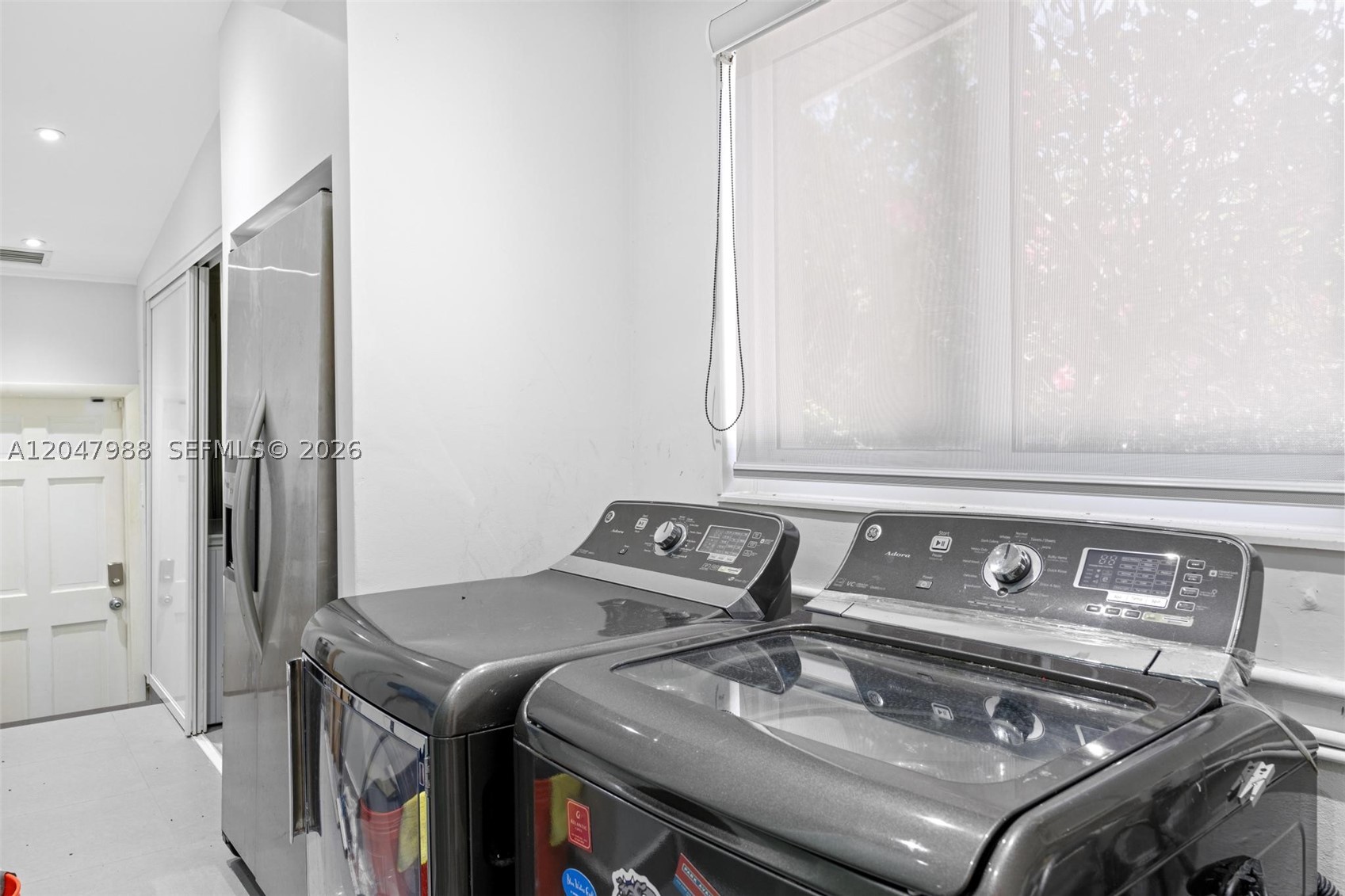 TOWN & COUNTRY ESTATES - Residential Lease