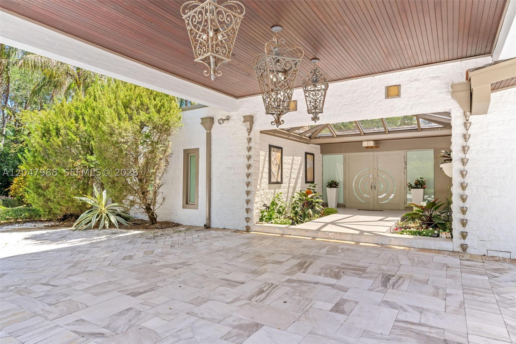 TOWN & COUNTRY ESTATES - Residential Lease