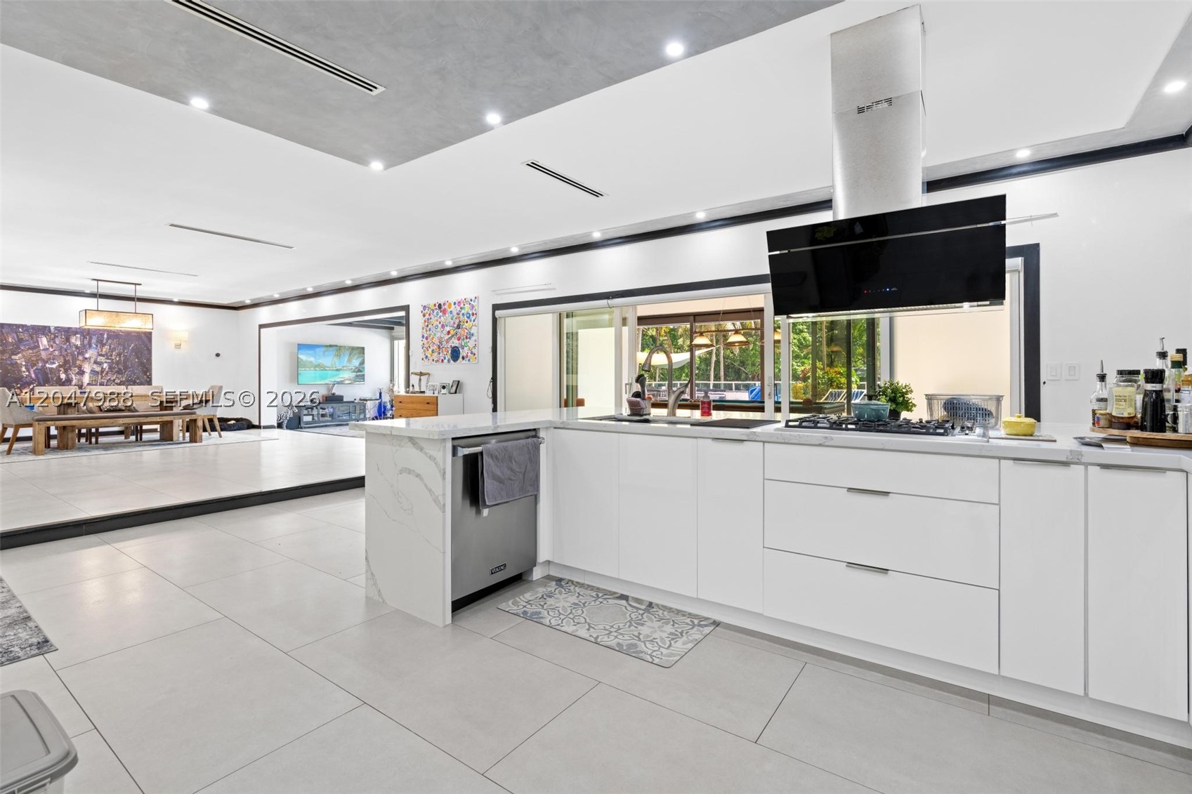 TOWN & COUNTRY ESTATES - Residential Lease