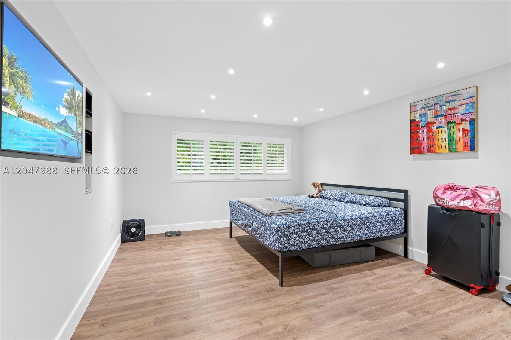 TOWN & COUNTRY ESTATES - Residential Lease