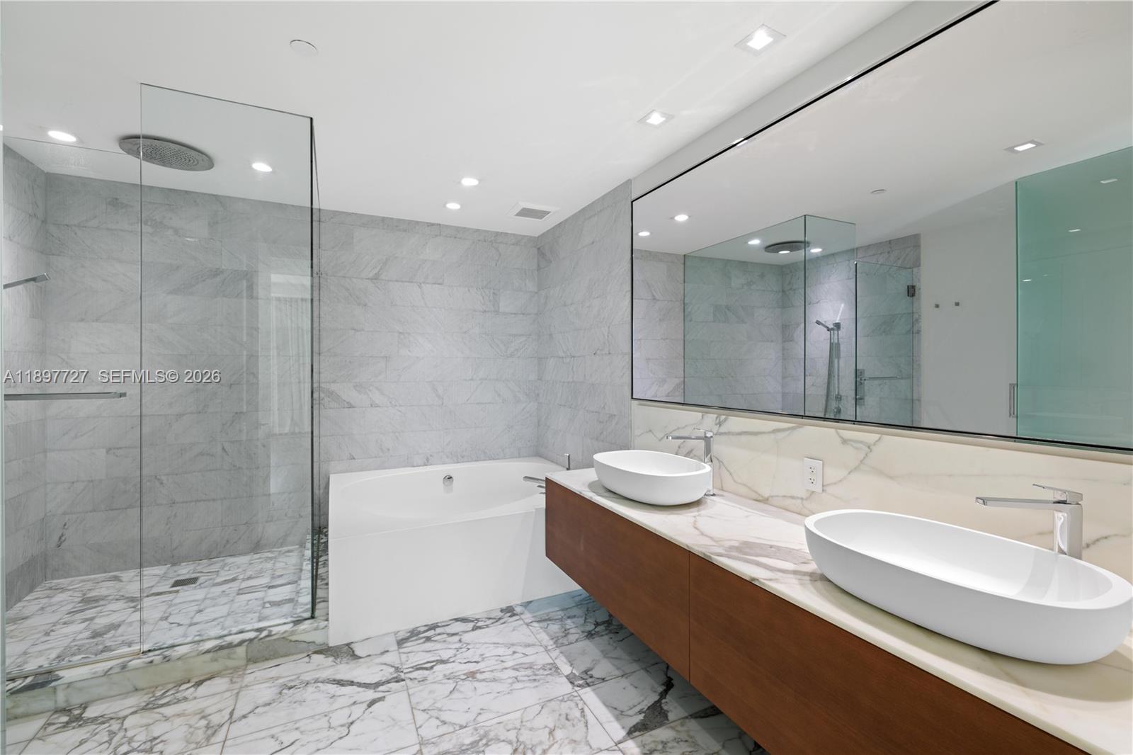 OCEANA BAL HARBOUR CONDO - Residential