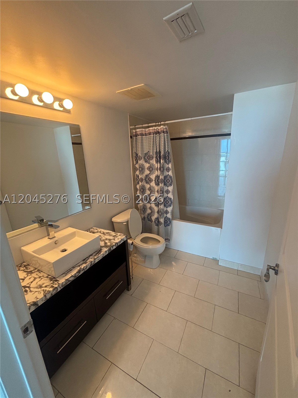 PLATINUM CONDO - Residential