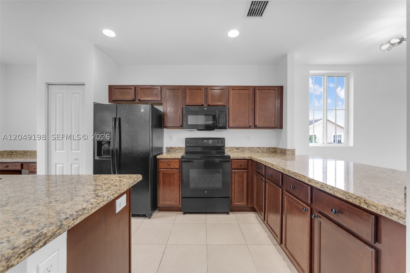 MANDARIN LAKES - Residential Lease