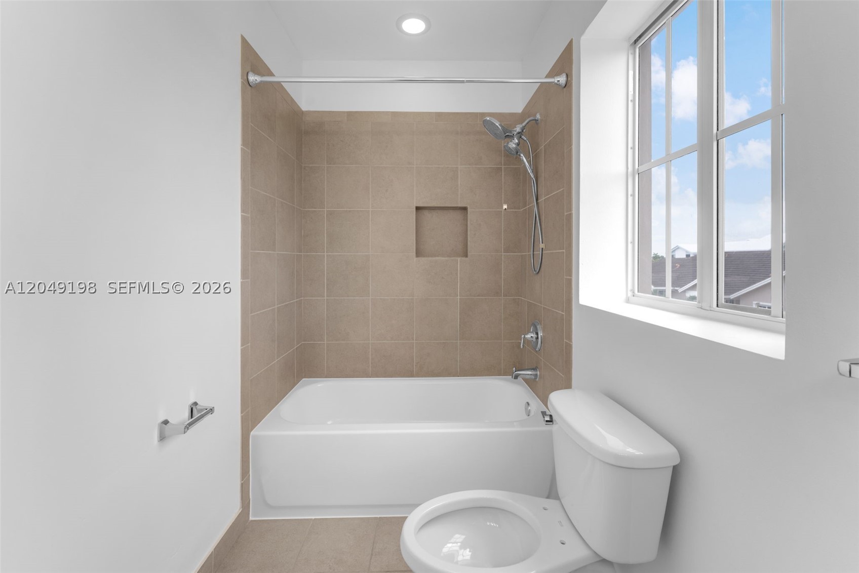 MANDARIN LAKES - Residential Lease