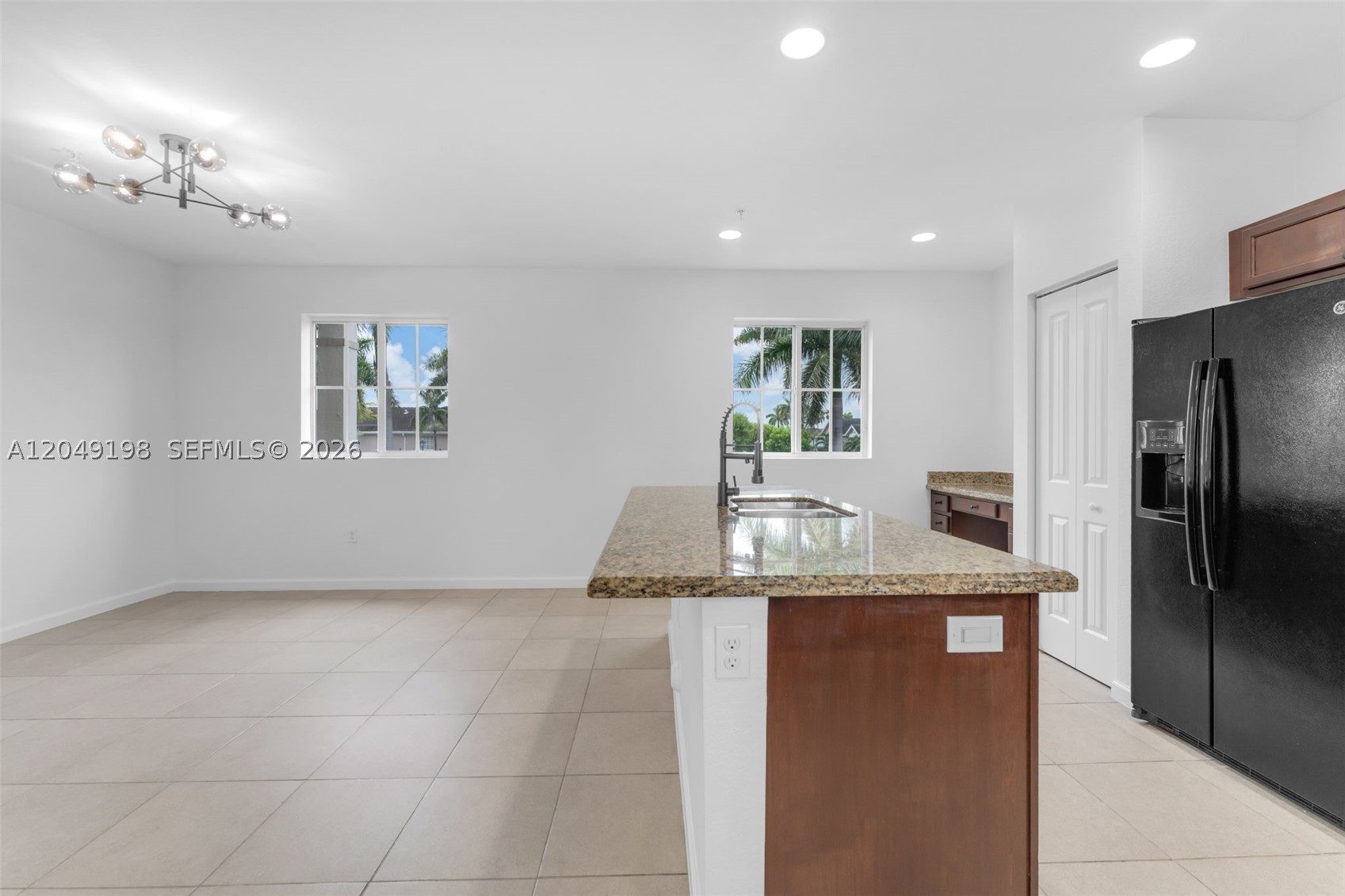 MANDARIN LAKES - Residential Lease