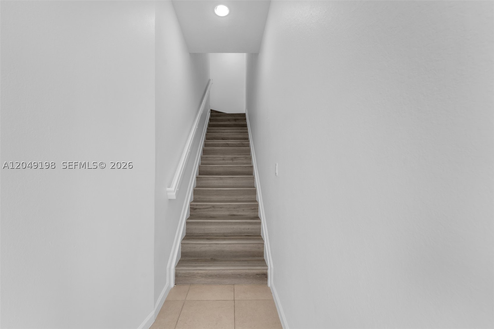 MANDARIN LAKES - Residential Lease