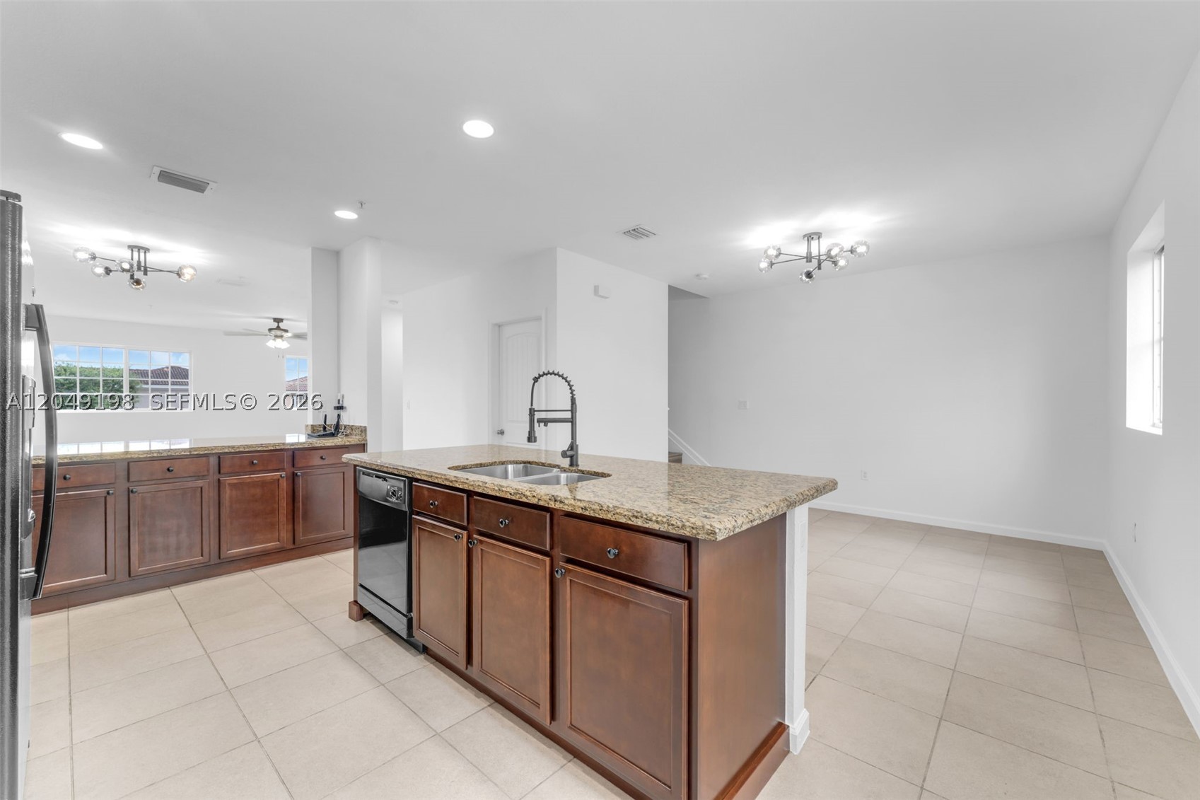 MANDARIN LAKES - Residential Lease