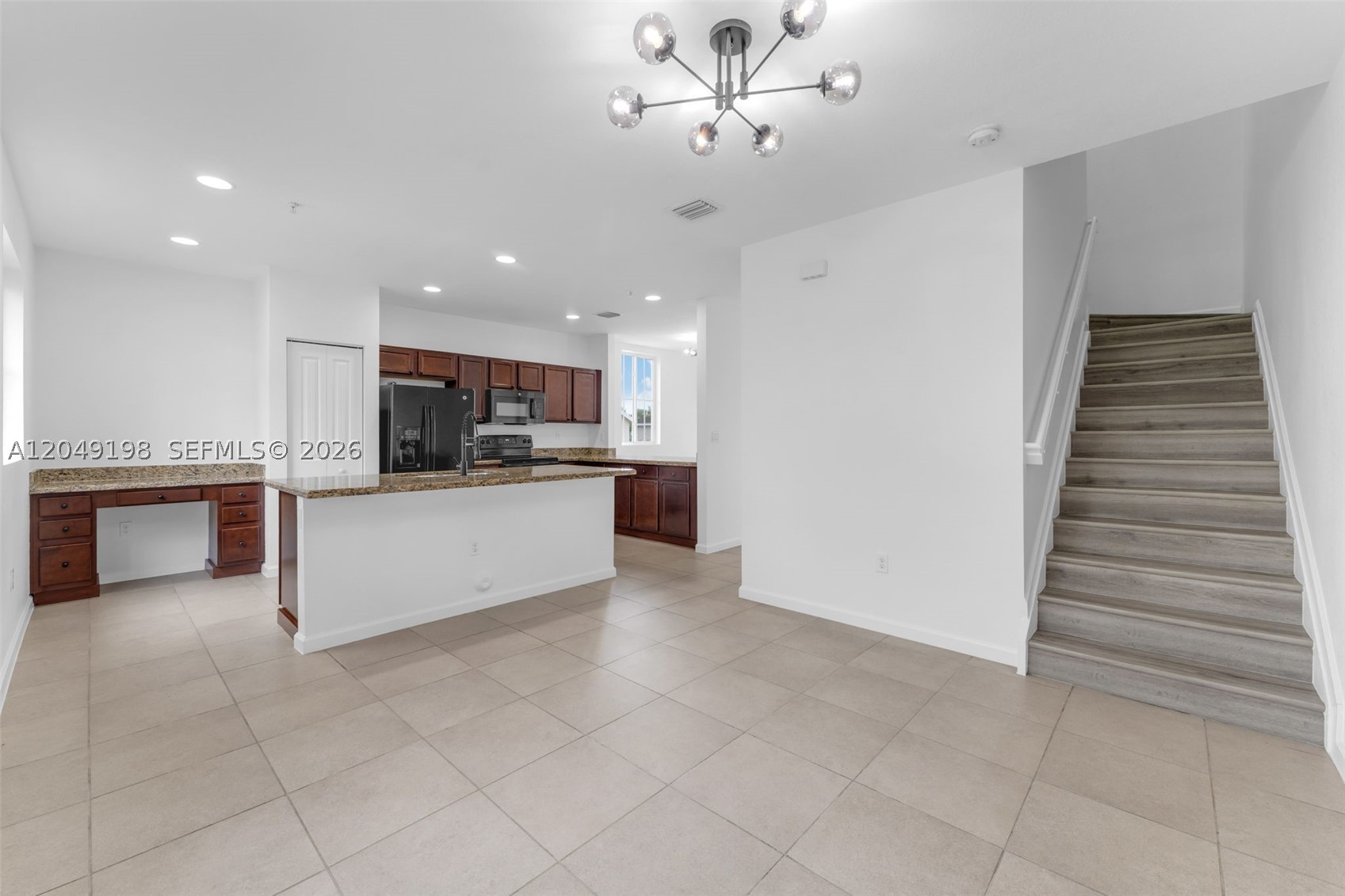MANDARIN LAKES - Residential Lease