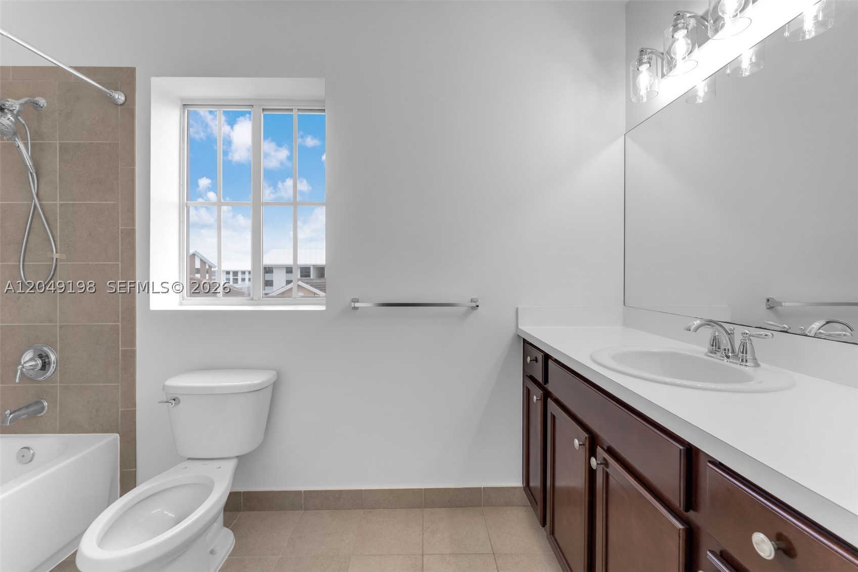 MANDARIN LAKES - Residential Lease