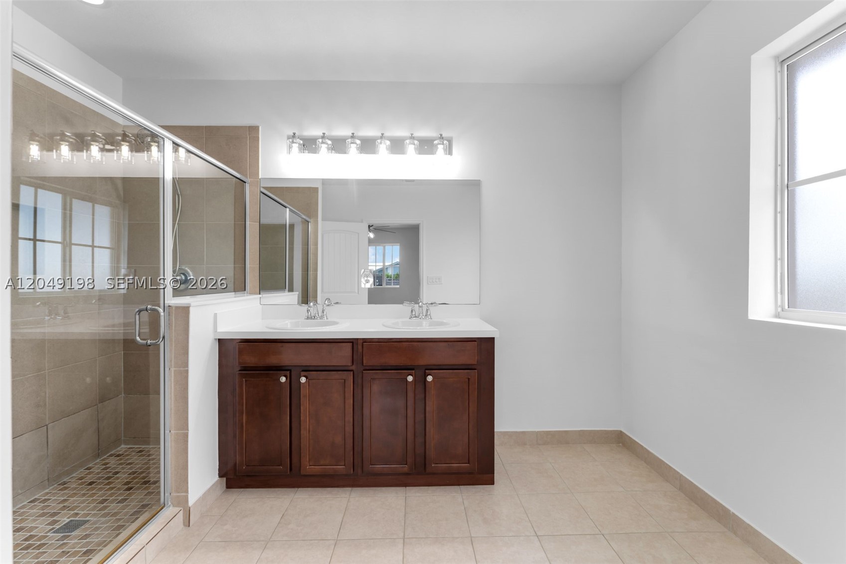 MANDARIN LAKES - Residential Lease