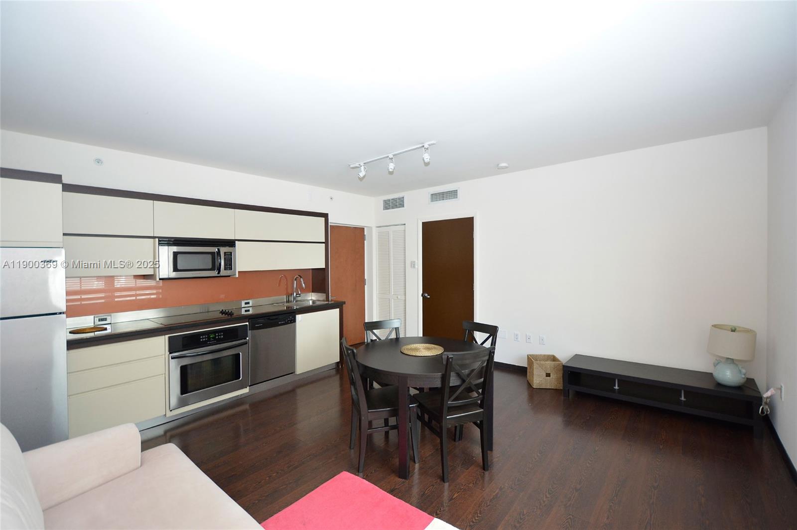 Artecity Governor One bed/One bath ideal for investors or absentee owners seeking strong returns. Perfectly situated in the heart of Miami Beach, just steps from Lincoln Road, the W Hotel, The Setai, and the Bass Art Museum. The building offers full amenities, including valet, concierge, private beach service, a fitness center, pool, and cabanas. Wood flooring, a spacious layout, and an Italian-style kitchen with stainless steel appliances. Enjoy the ultimate convenience, just a short walk to the beach.