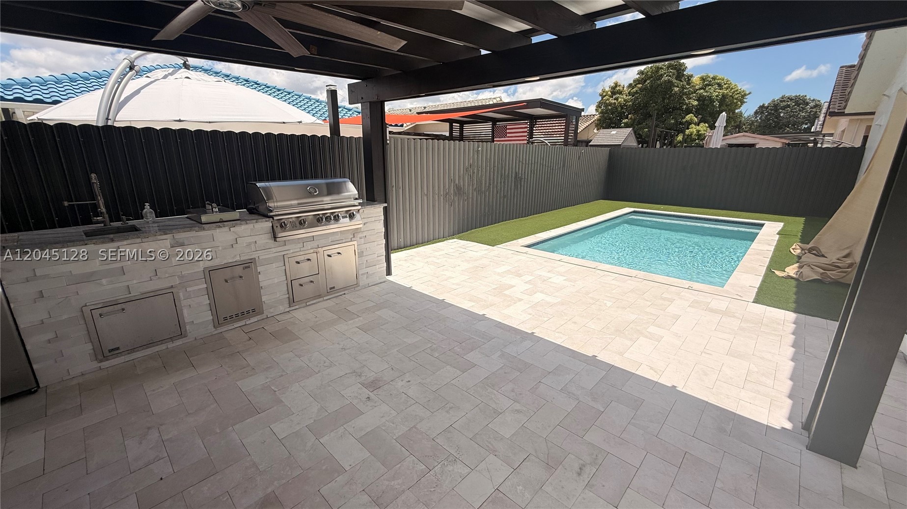 LE MIRAGE - Residential Lease