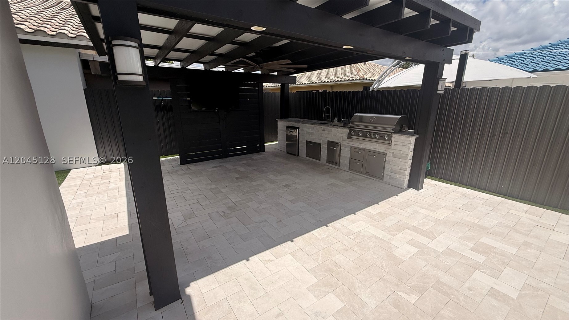 LE MIRAGE - Residential Lease