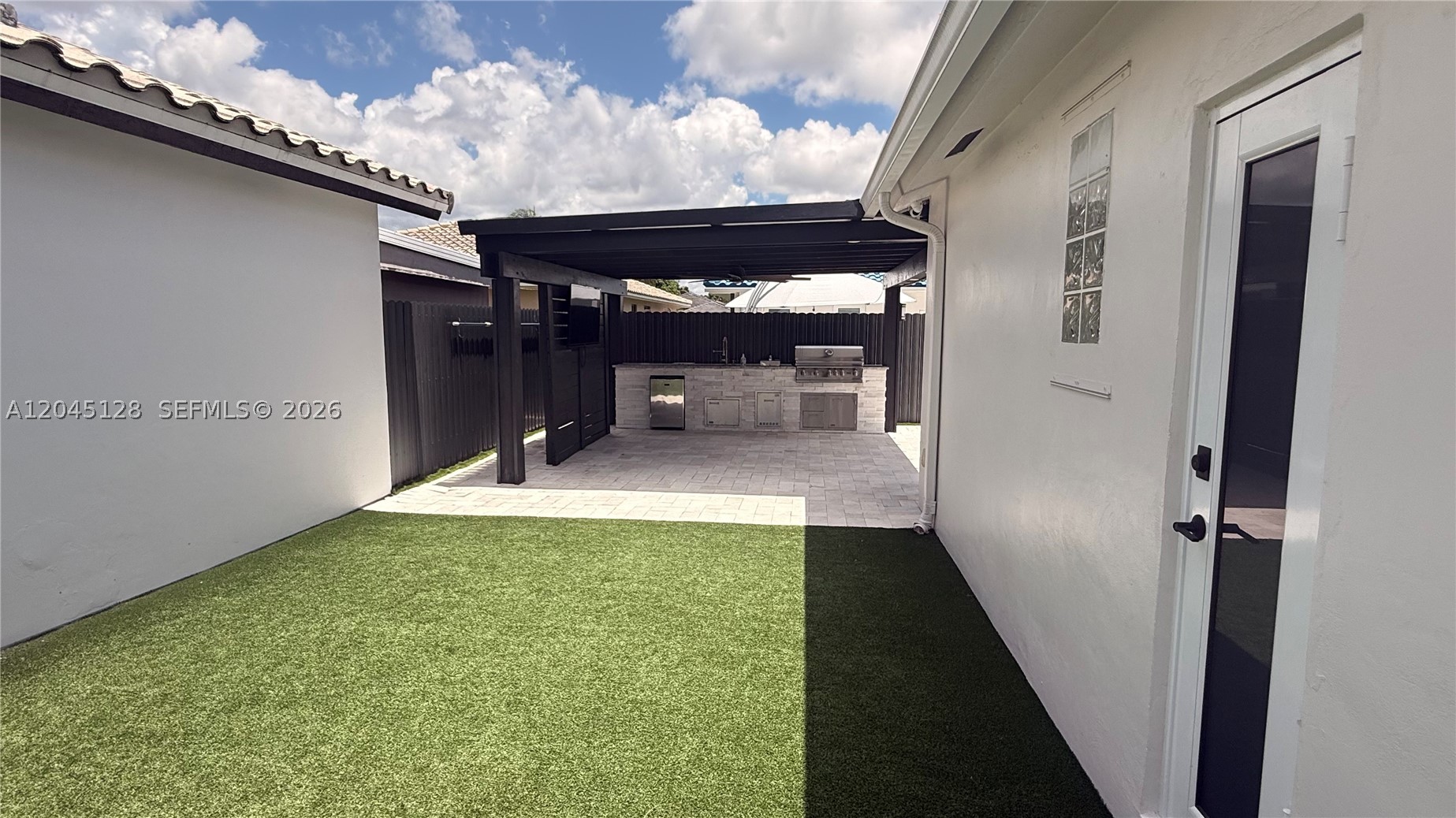 LE MIRAGE - Residential Lease