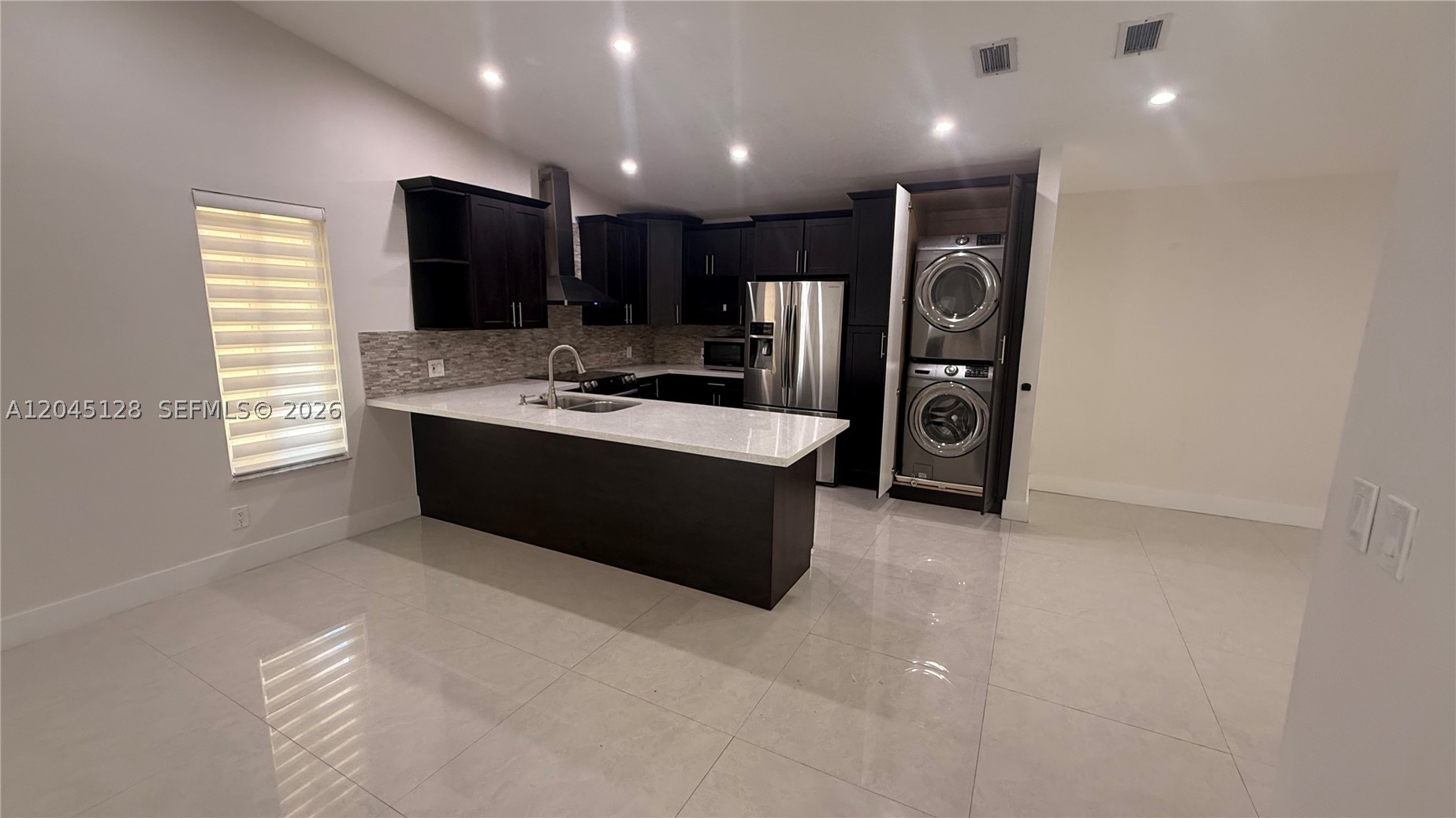LE MIRAGE - Residential Lease