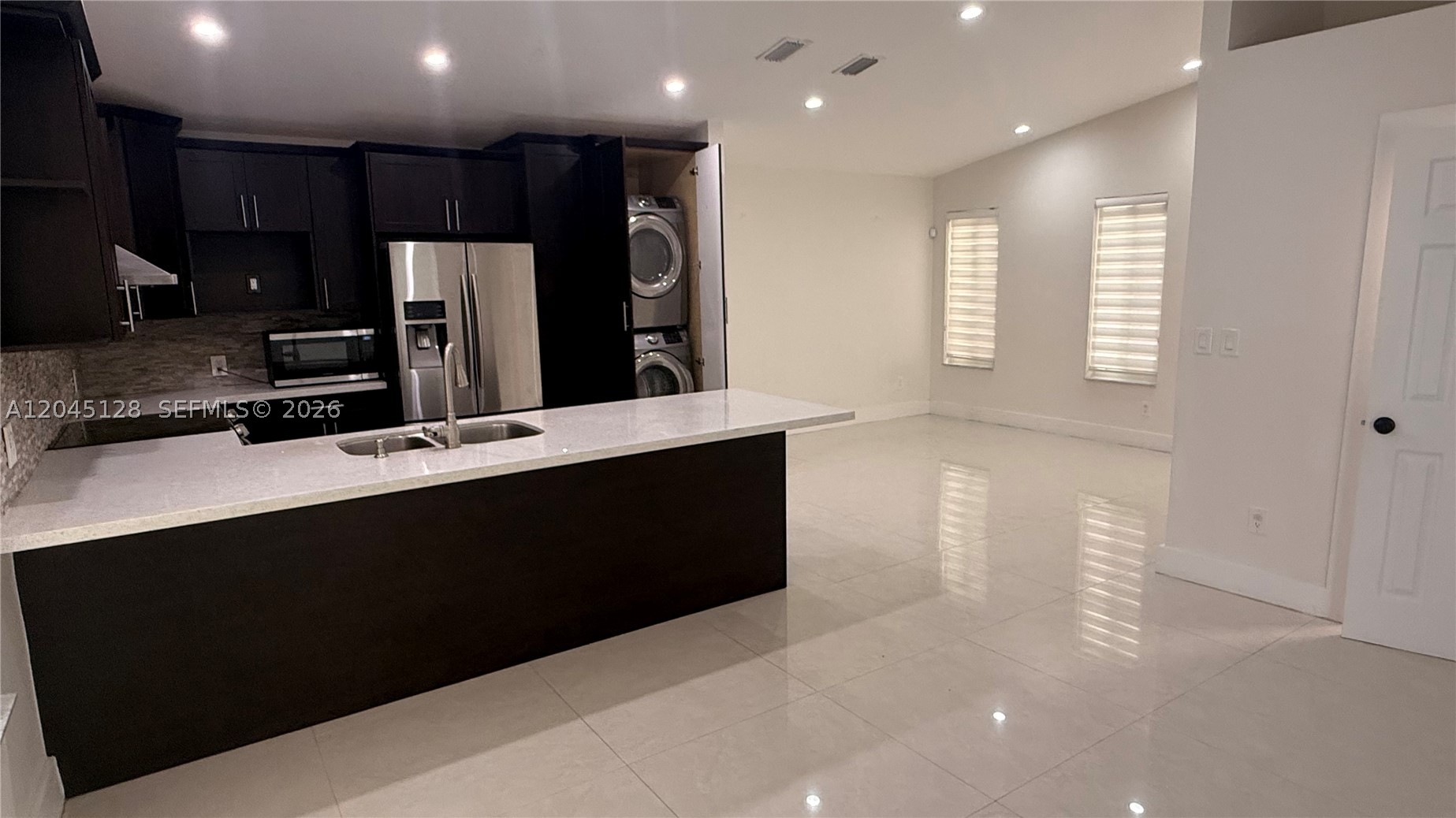 LE MIRAGE - Residential Lease