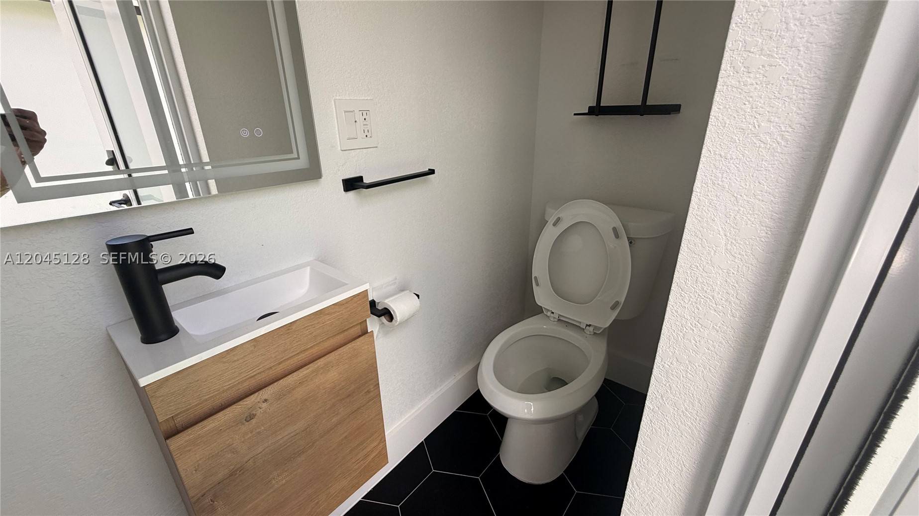 LE MIRAGE - Residential Lease