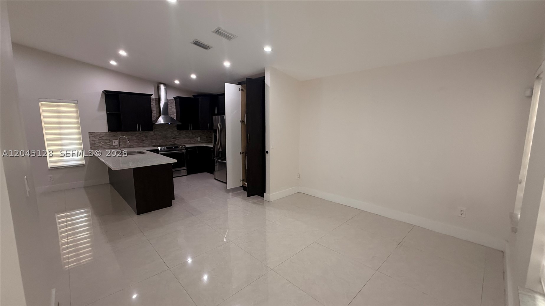 LE MIRAGE - Residential Lease