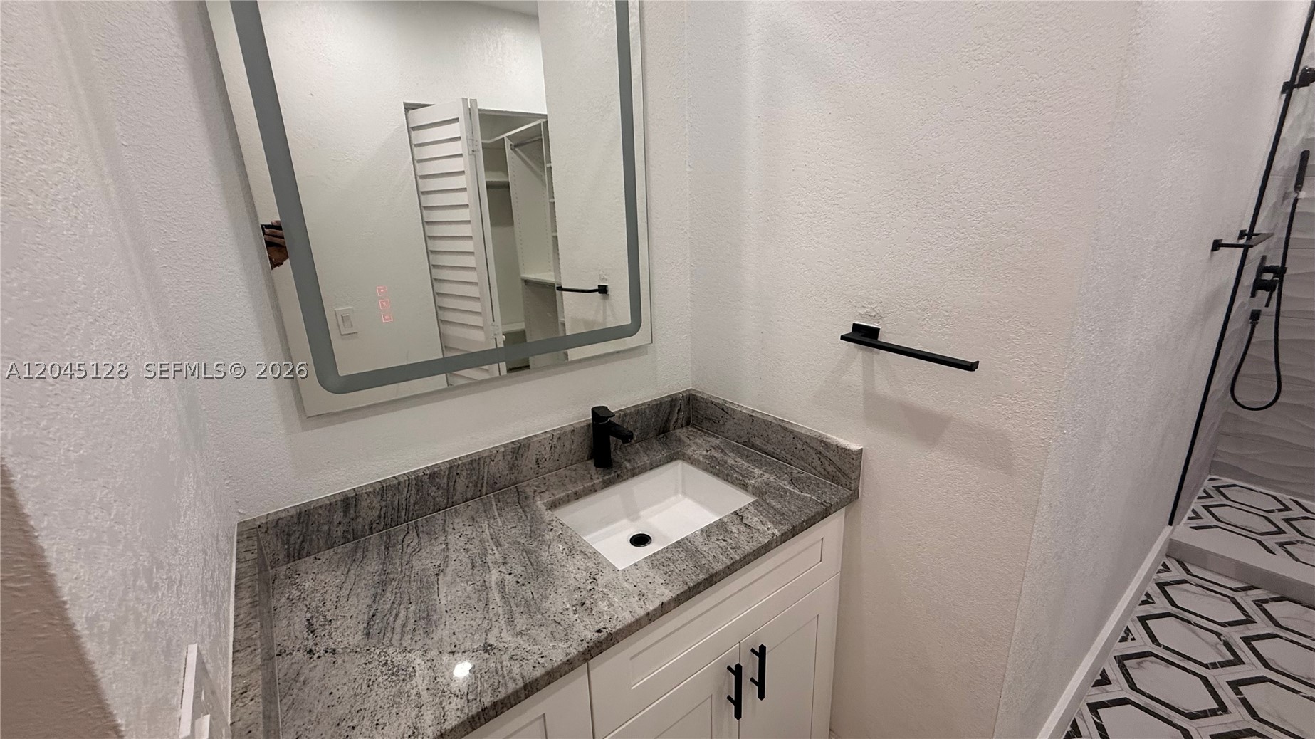 LE MIRAGE - Residential Lease
