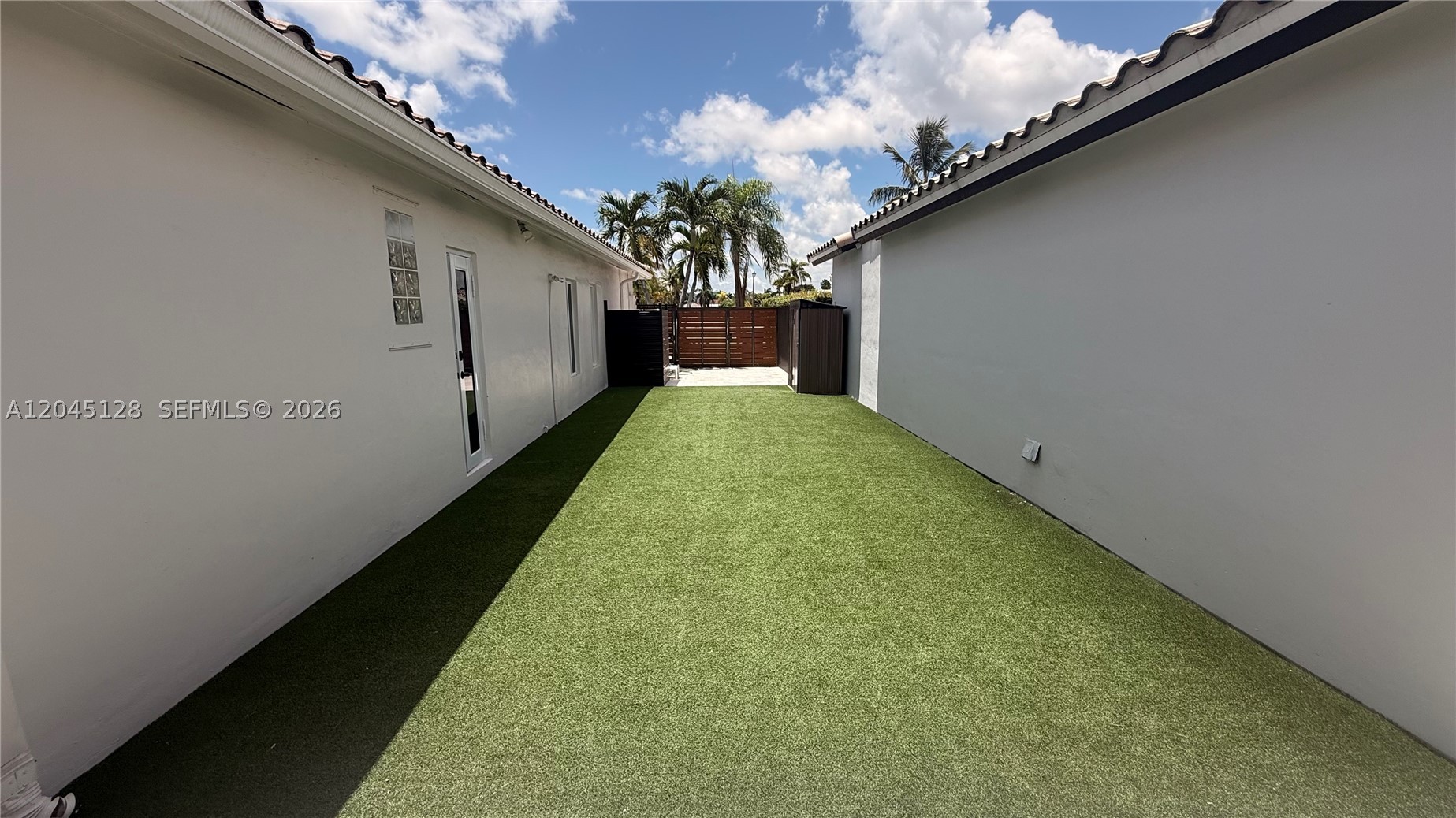 LE MIRAGE - Residential Lease