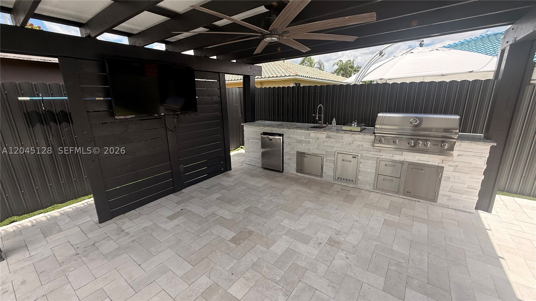 LE MIRAGE - Residential Lease