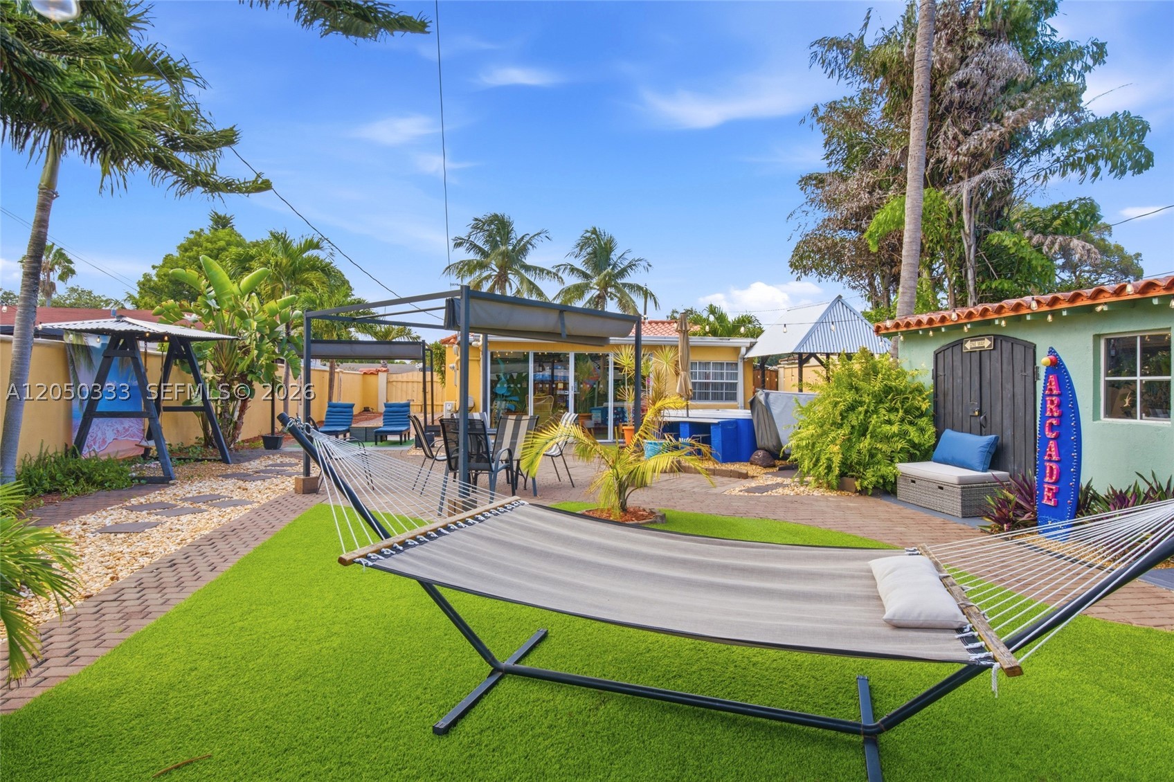 HOLLYWOOD PARK - Residential