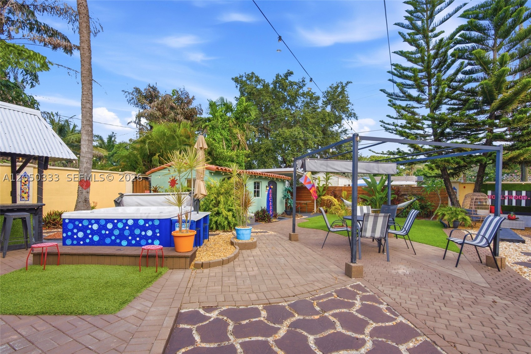 HOLLYWOOD PARK - Residential