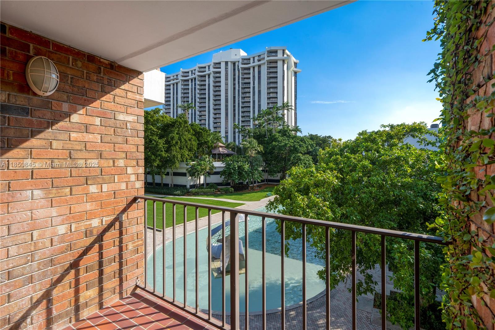 TOWERS QUAYSIDE CT-YARD V - Residential