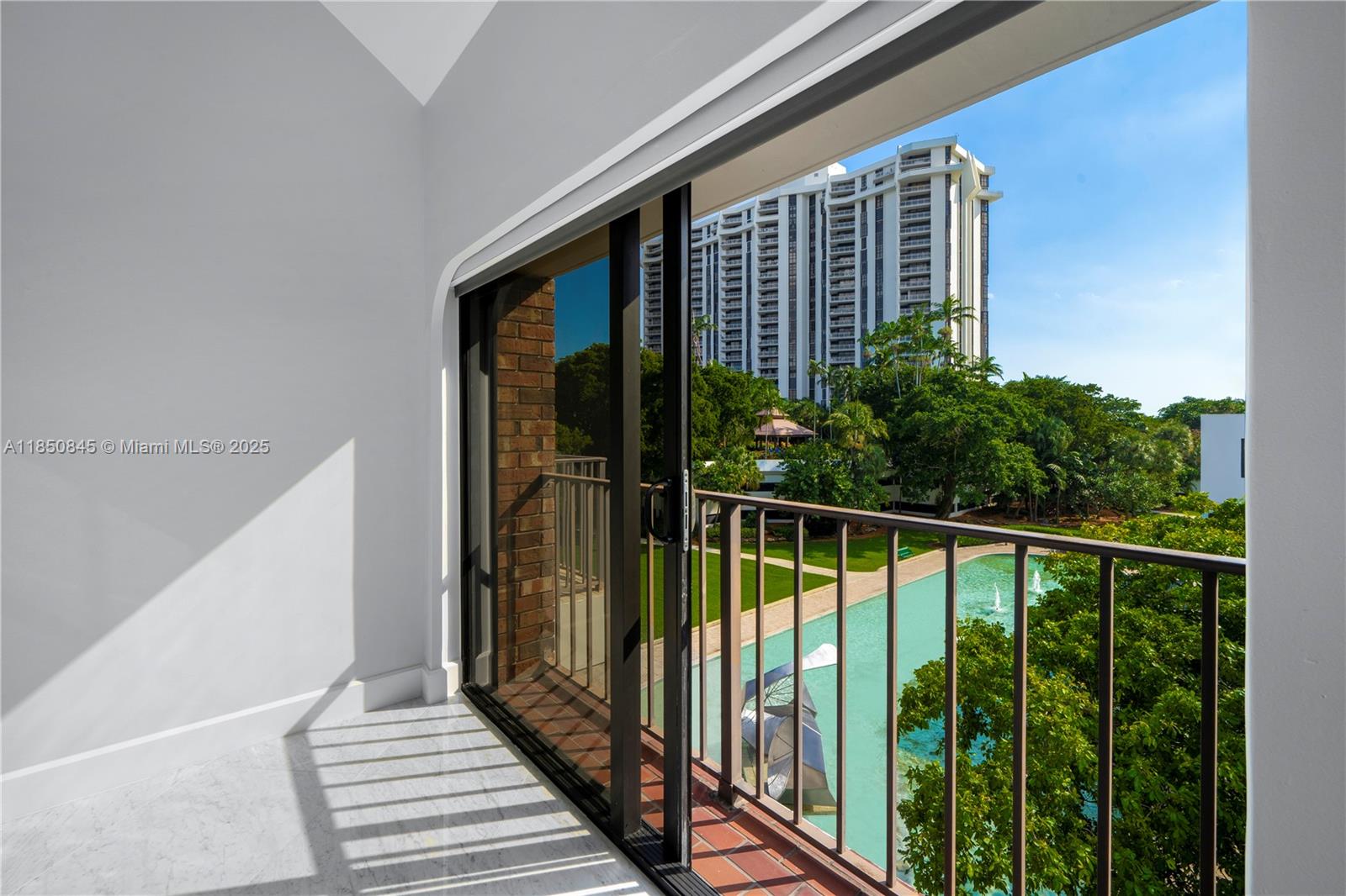 TOWERS QUAYSIDE CT-YARD V - Residential