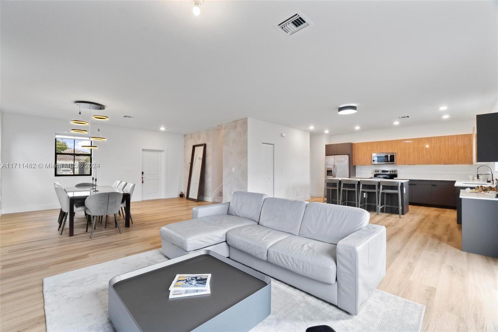ESTATES AT SILVER PALM - Residential Lease