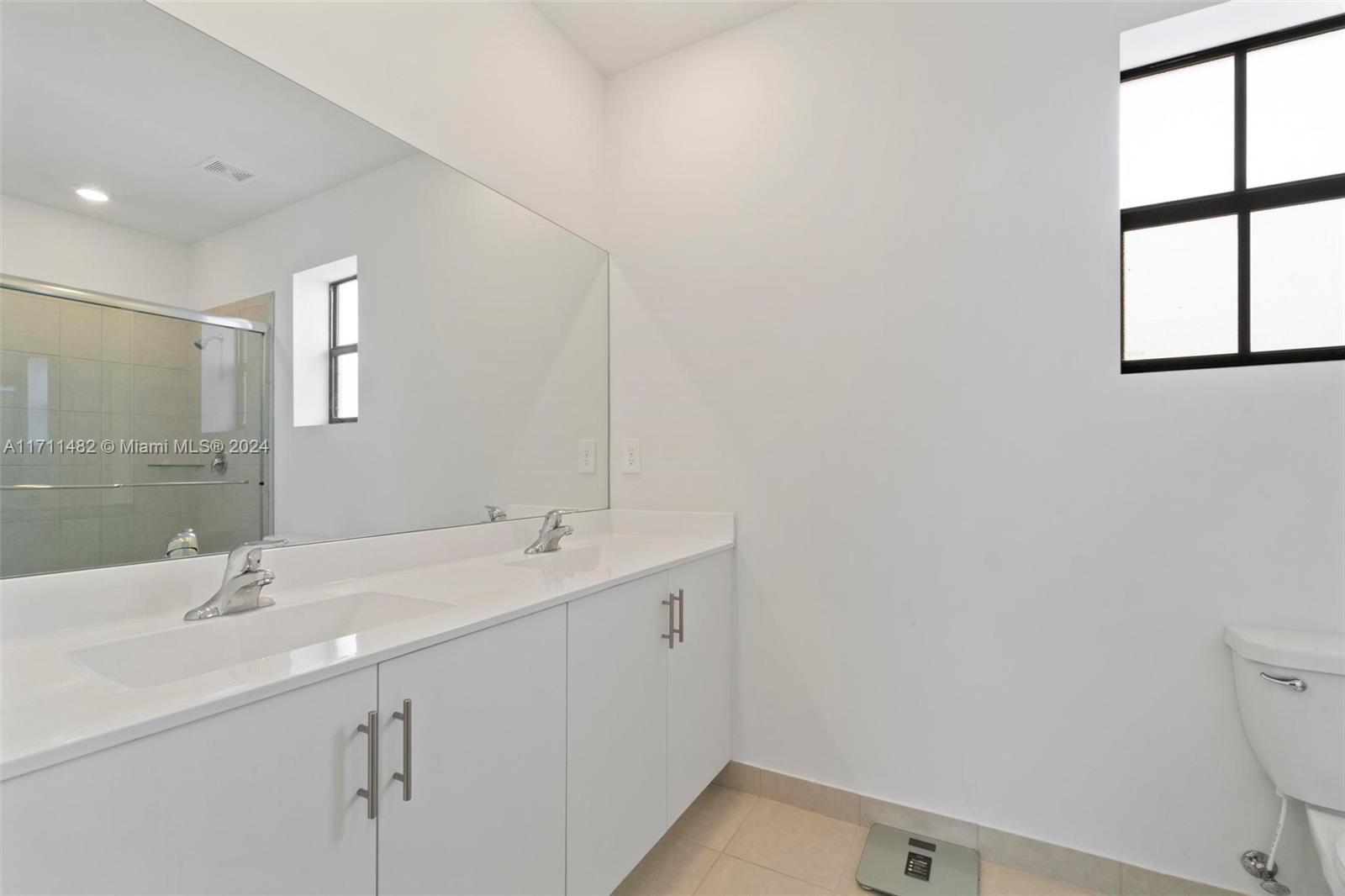ESTATES AT SILVER PALM - Residential Lease