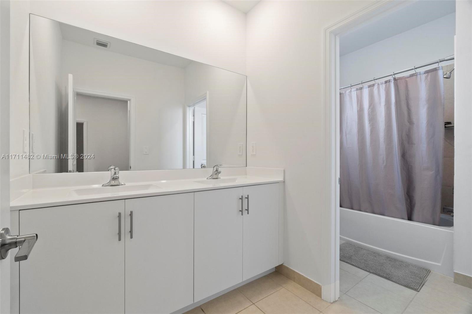 ESTATES AT SILVER PALM - Residential Lease