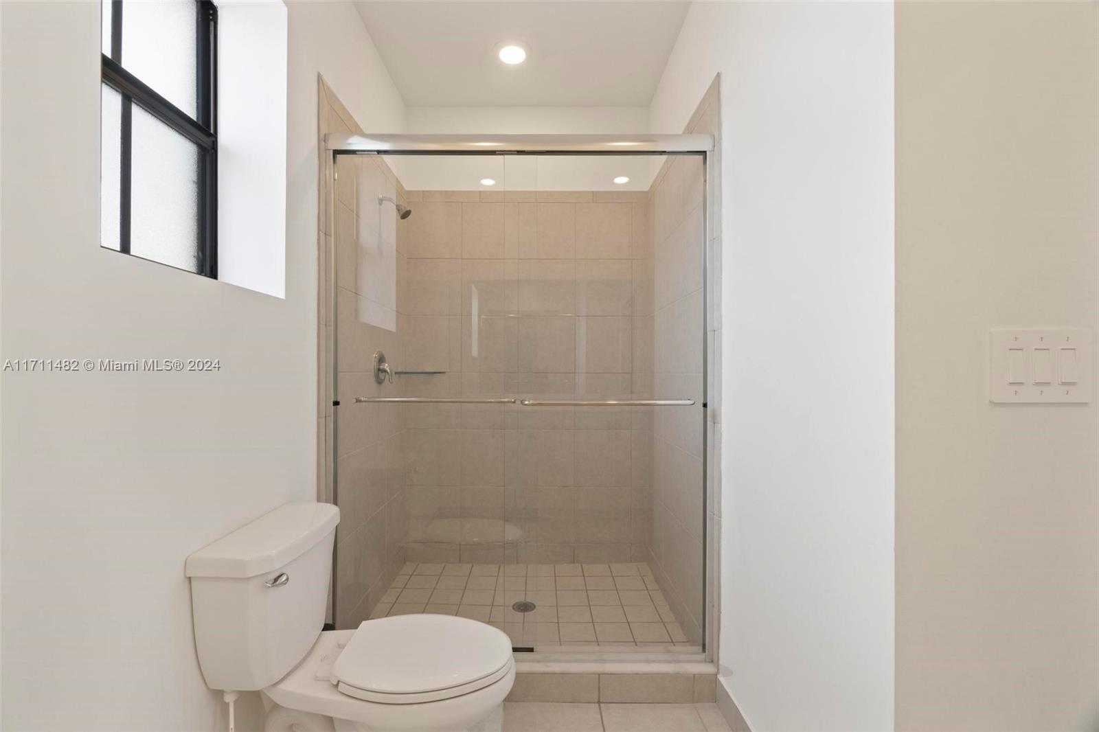 ESTATES AT SILVER PALM - Residential Lease