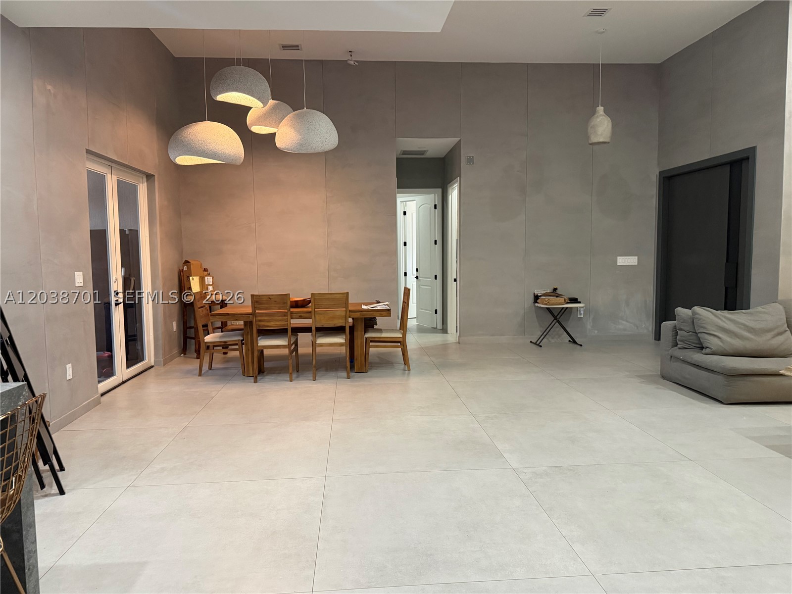 VIRGINIA ESTATES - Residential