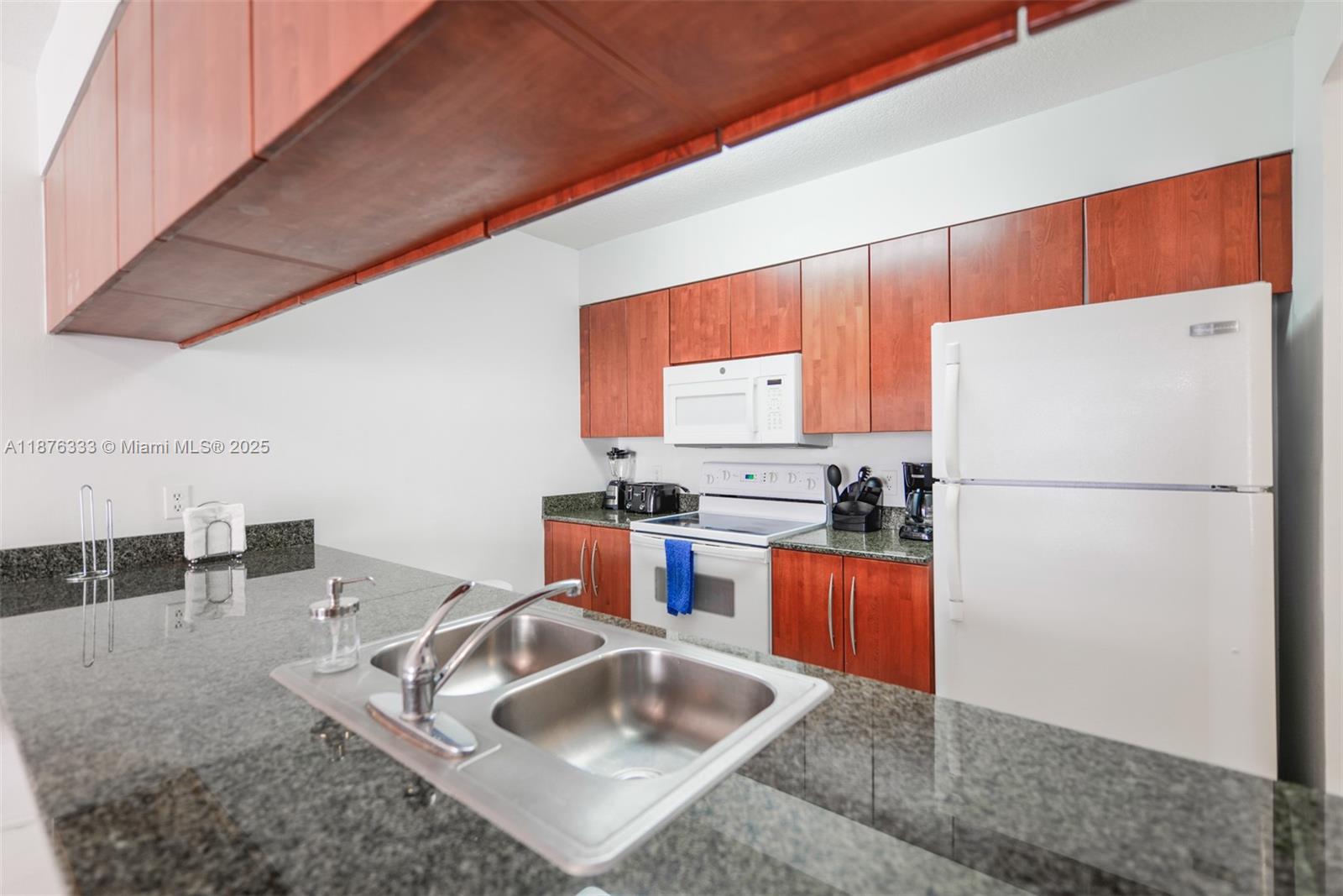 THE CLUB AT BRICKELL BAY - Residential Lease